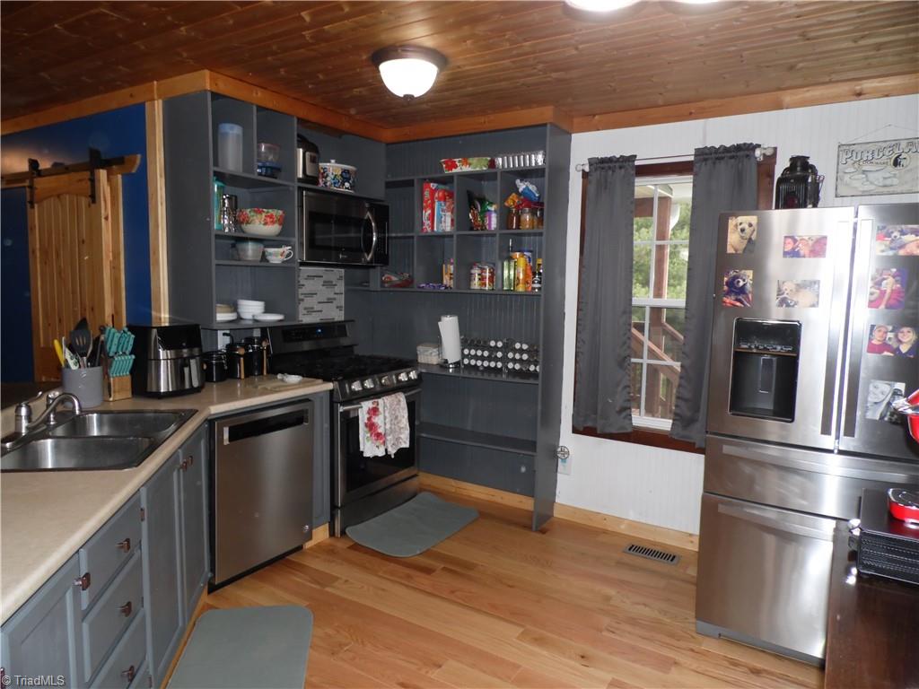 934 Lazy Branch Road Ennice, NC 28623 - Photo 15 of 48 Gallery Image 15