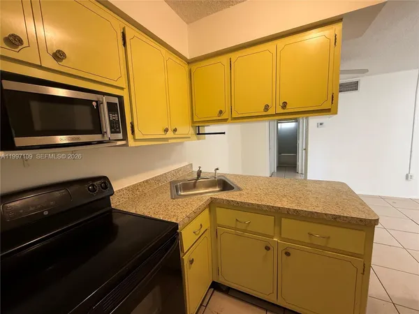 $2,095 | 1620 West Avenue, Unit 204, Miami Beach, FL 33139