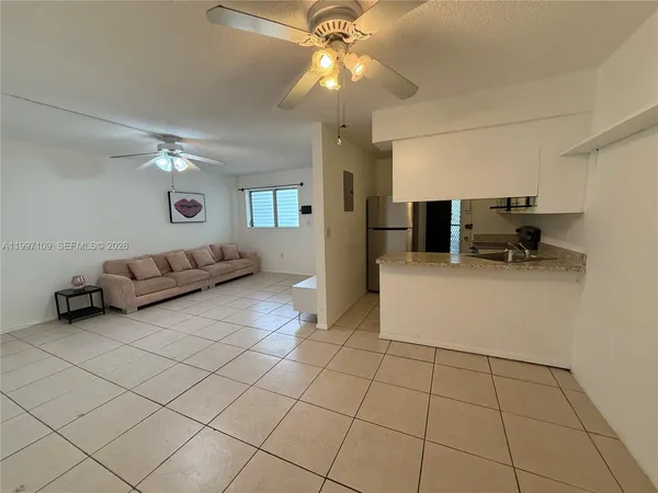 $2,095 | 1620 West Avenue, Unit 204, Miami Beach, FL 33139