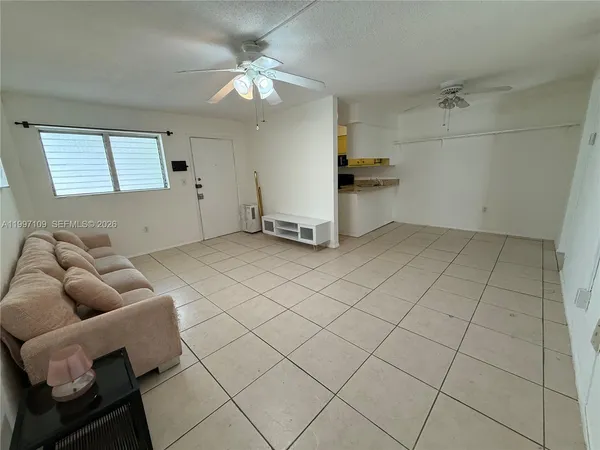$2,095 | 1620 West Avenue, Unit 204, Miami Beach, FL 33139