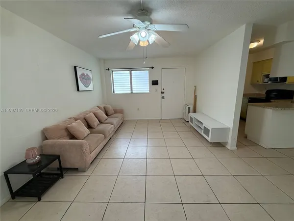 $2,095 | 1620 West Avenue, Unit 204, Miami Beach, FL 33139