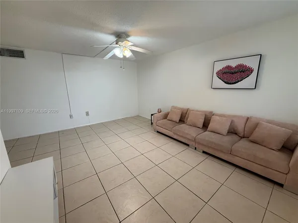 $2,095 | 1620 West Avenue, Unit 204, Miami Beach, FL 33139