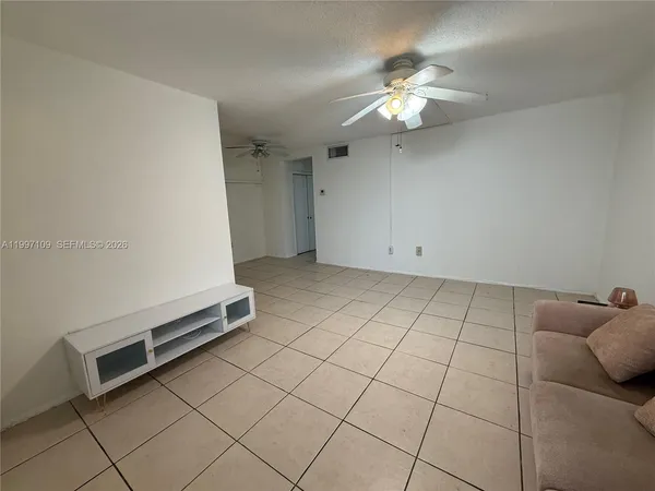 $2,095 | 1620 West Avenue, Unit 204, Miami Beach, FL 33139