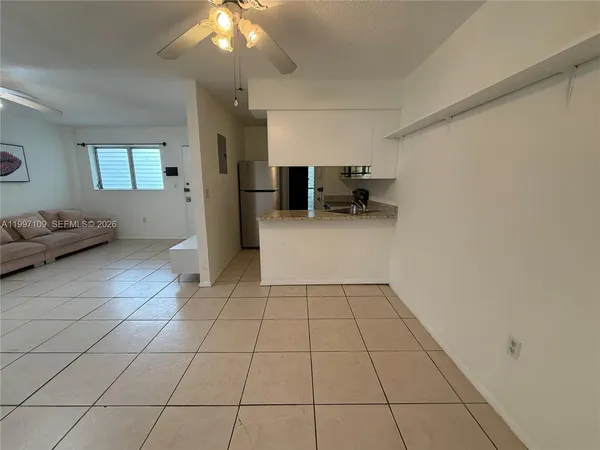 $2,095 | 1620 West Avenue, Unit 204, Miami Beach, FL 33139
