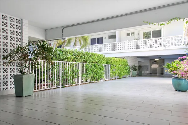 $2,095 | 1620 West Avenue, Unit 204, Miami Beach, FL 33139