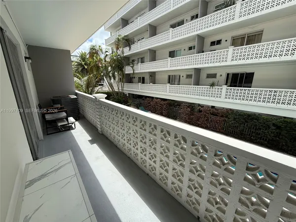 $2,095 | 1620 West Avenue, Unit 204, Miami Beach, FL 33139