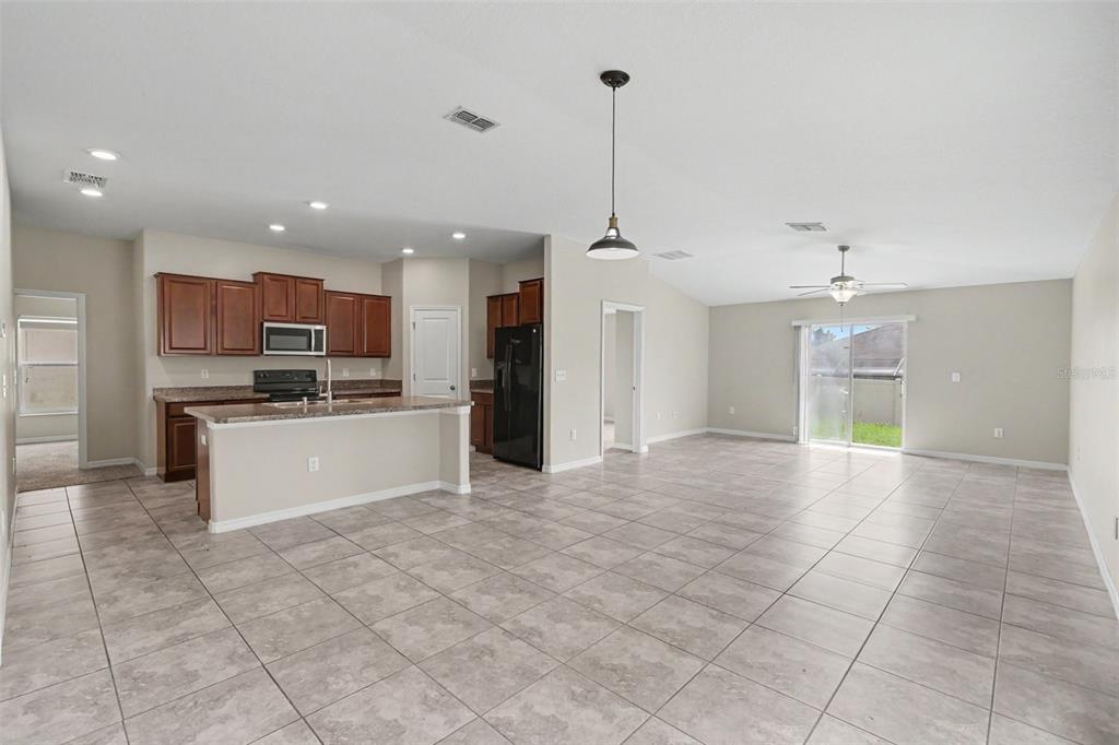 204 English Channel Place Dover, FL 33527 - Photo 5 of 16