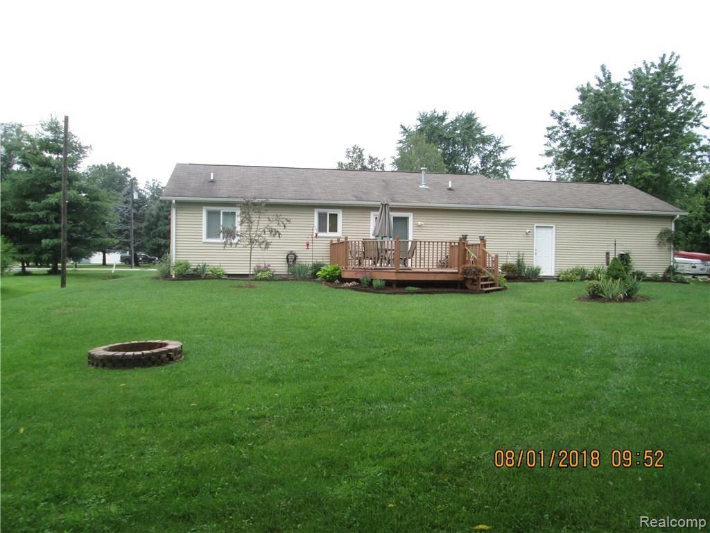 2438 Beach Road Port Huron, MI 48060 - Photo 8 of 72 IMG_4488.JPG