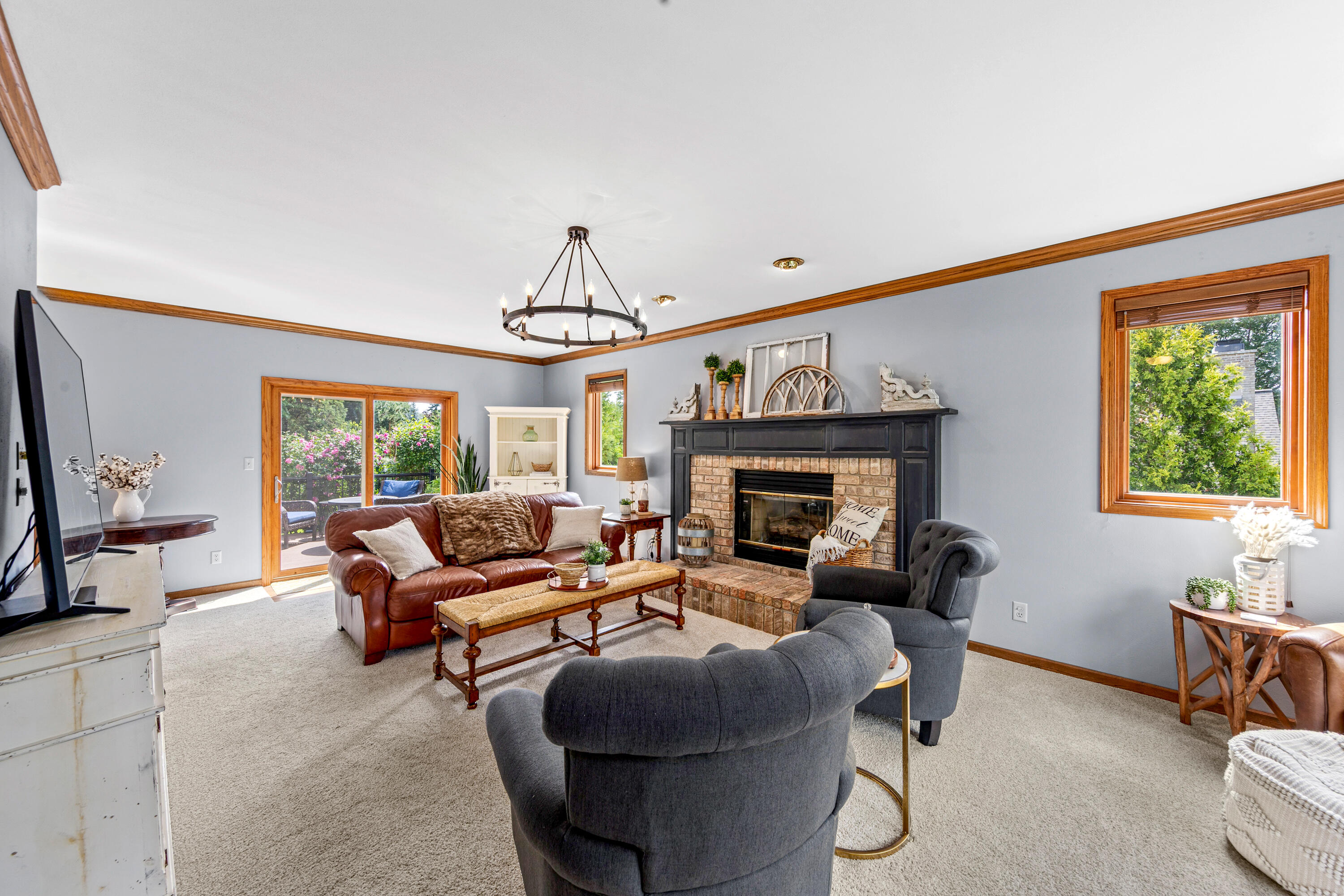 W237N3390 Five Fields Road Pewaukee, WI 53072 - Photo 8 of 45 Living Room