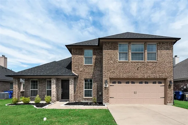 $319,900 | 608 Fox Glen Drive, Forney, TX 75126