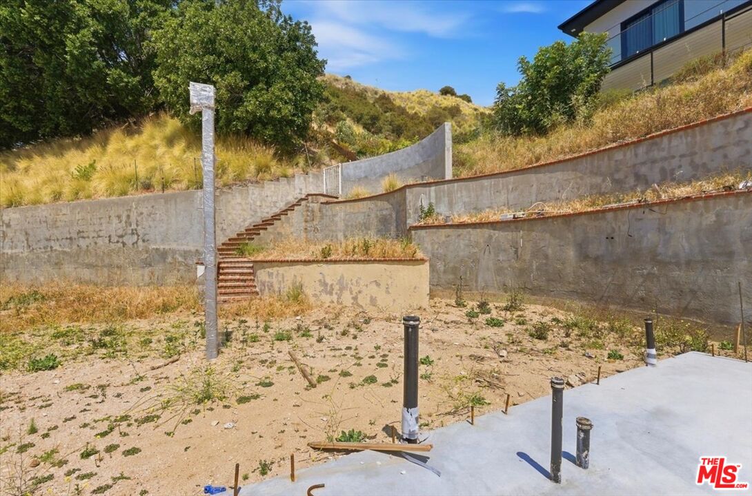 9865 Lanark Street Sun Valley, CA 91352 - Photo 9 of 13 a view of swimming pool
