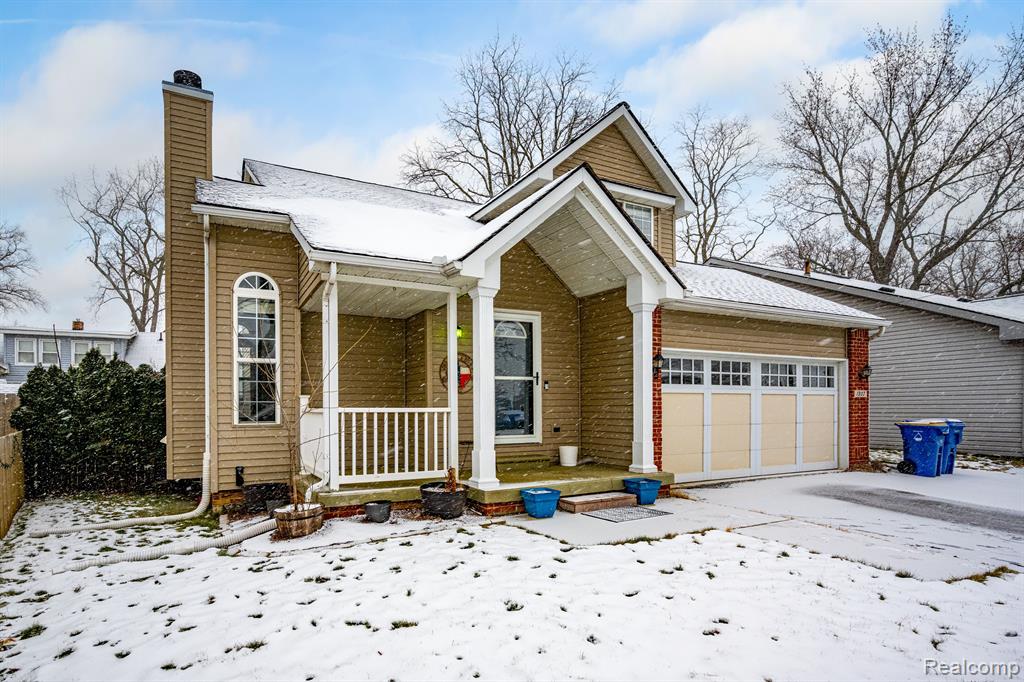 1307 South Cass Lake Road Waterford, MI 48328 - Photo 3 of 43
