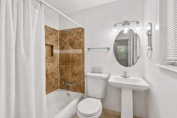 $4,995 | 1202 East 29th Street, Austin, TX 78722