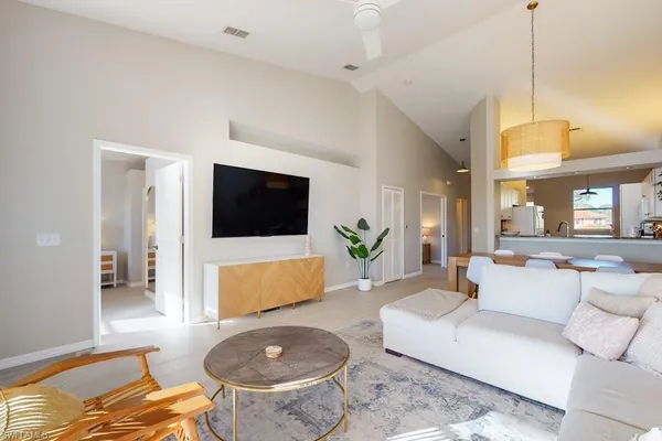 $4,500 | 350 Robin Hood Circle, Unit 202, Naples, FL 34104