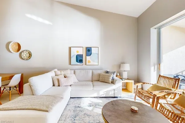 $4,500 | 350 Robin Hood Circle, Unit 202, Naples, FL 34104