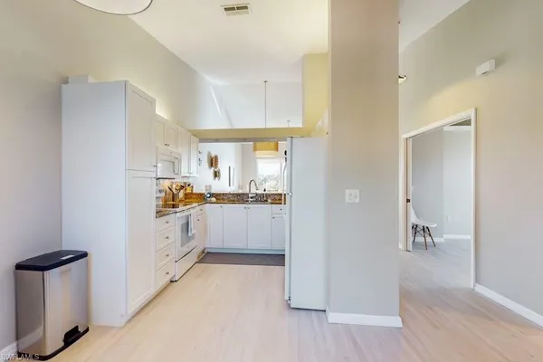 $4,500 | 350 Robin Hood Circle, Unit 202, Naples, FL 34104