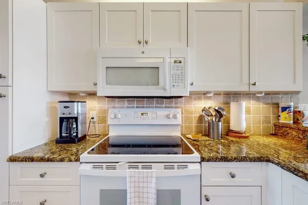 $4,500 | 350 Robin Hood Circle, Unit 202, Naples, FL 34104