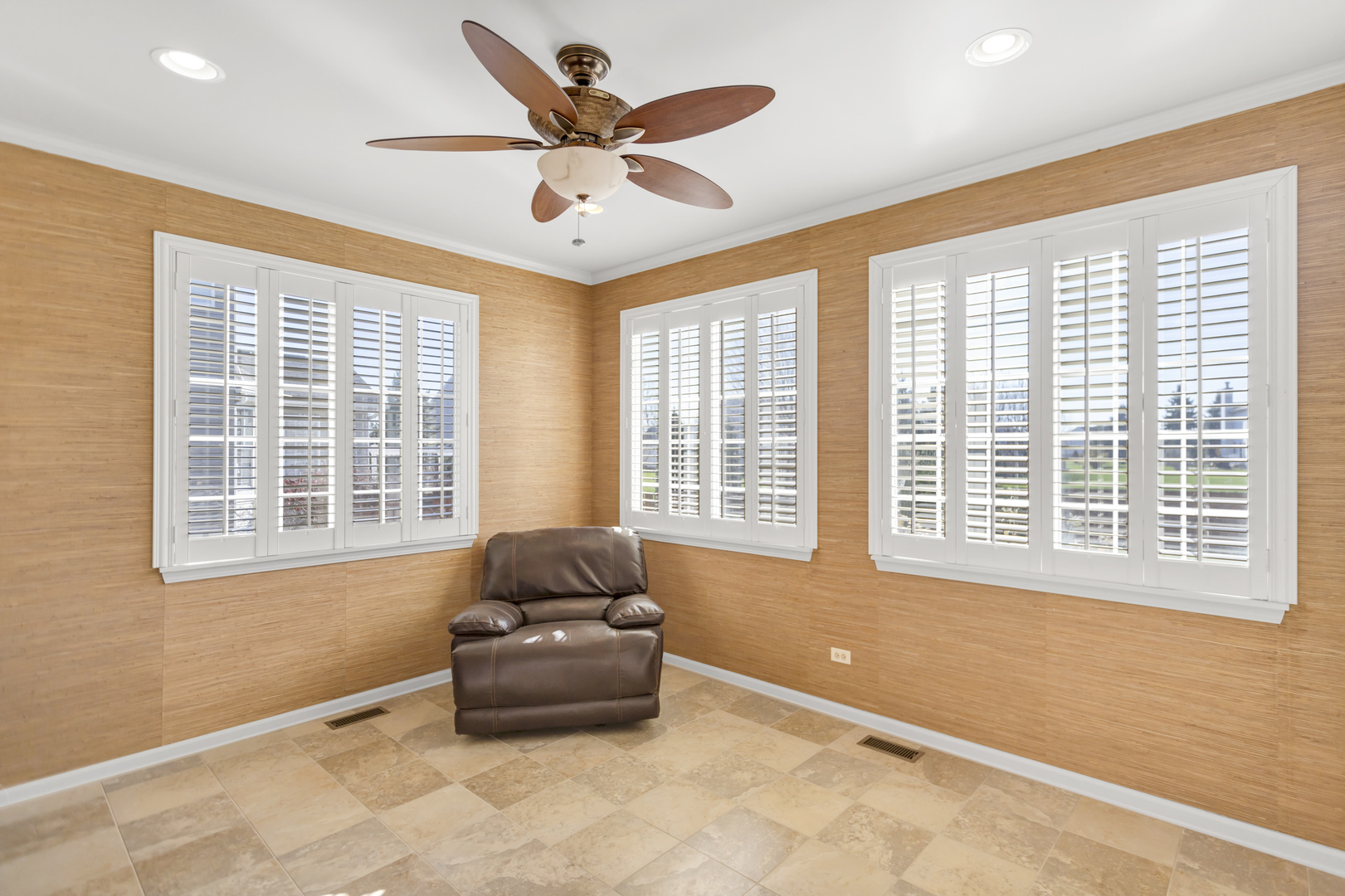 320 Tralee Lane McHenry, IL 60050 - Photo 16 of 46