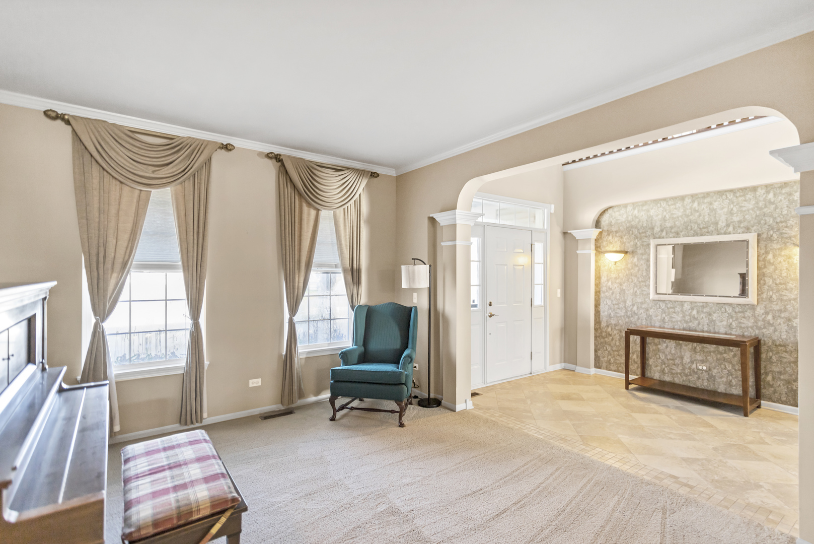 320 Tralee Lane McHenry, IL 60050 - Photo 5 of 46