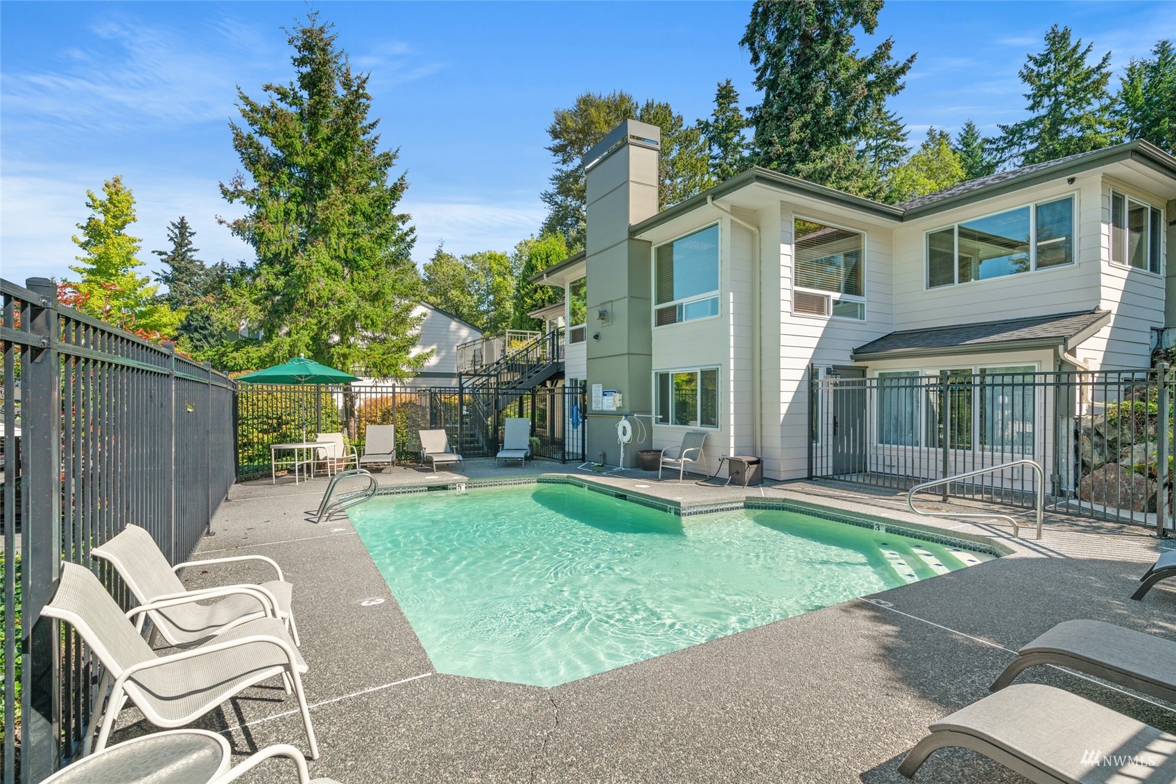 31500 33rd Place Southwest, Unit F204 Federal Way, WA 98023 - Photo 17 of 29 front view of a house with a yard
