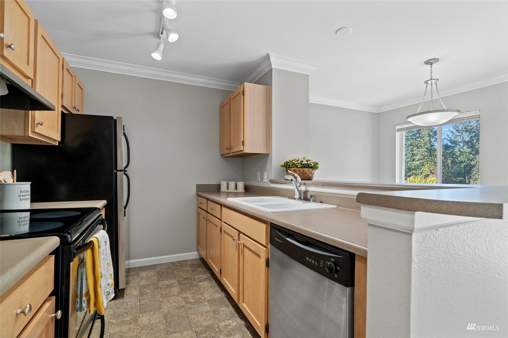 31500 33rd Place Southwest, Unit F204 Federal Way, WA 98023 - Photo 3 of 29 a kitchen with a sink stove and refrigerator