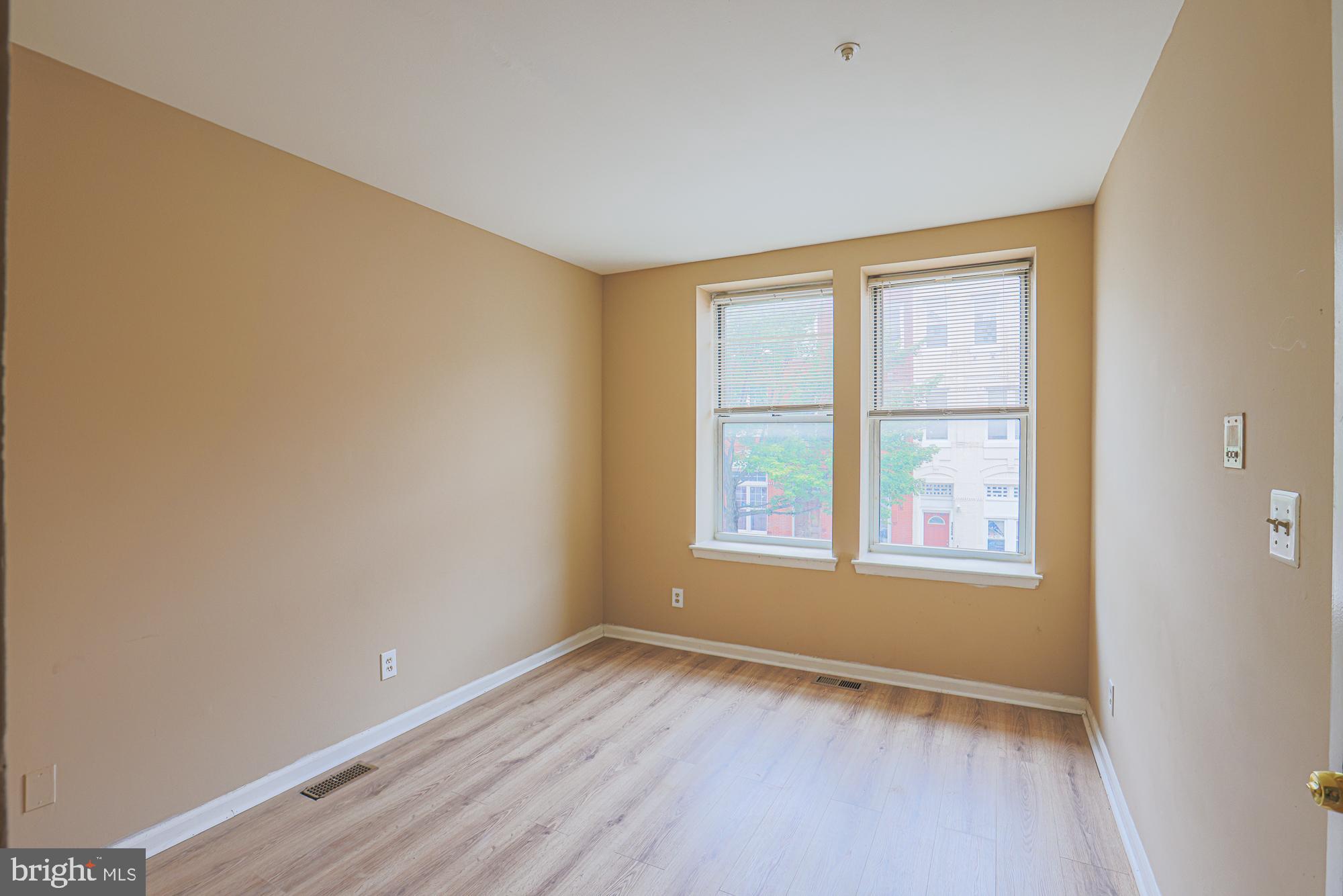 1025 Edmondson Avenue Baltimore, MD 21223 - Photo 10 of 36 Unit B (second floor) Living room