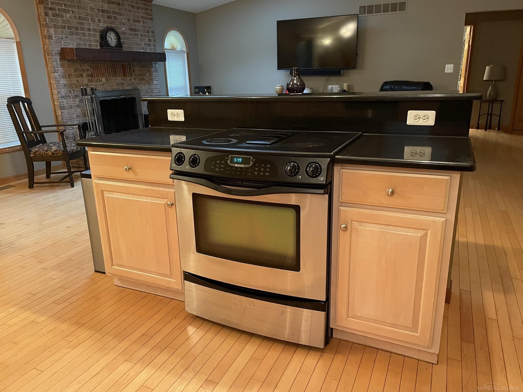 51895 Fairchild Road New Baltimore, MI 48051 - Photo 19 of 34 kitchen