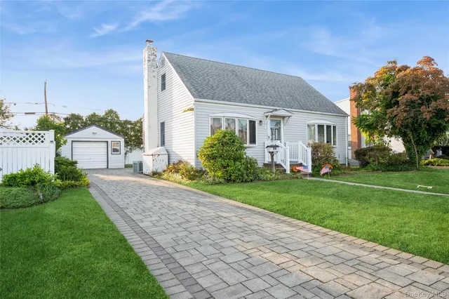 $659,900 | 107 Cardinal Road, Levittown, NY 11756