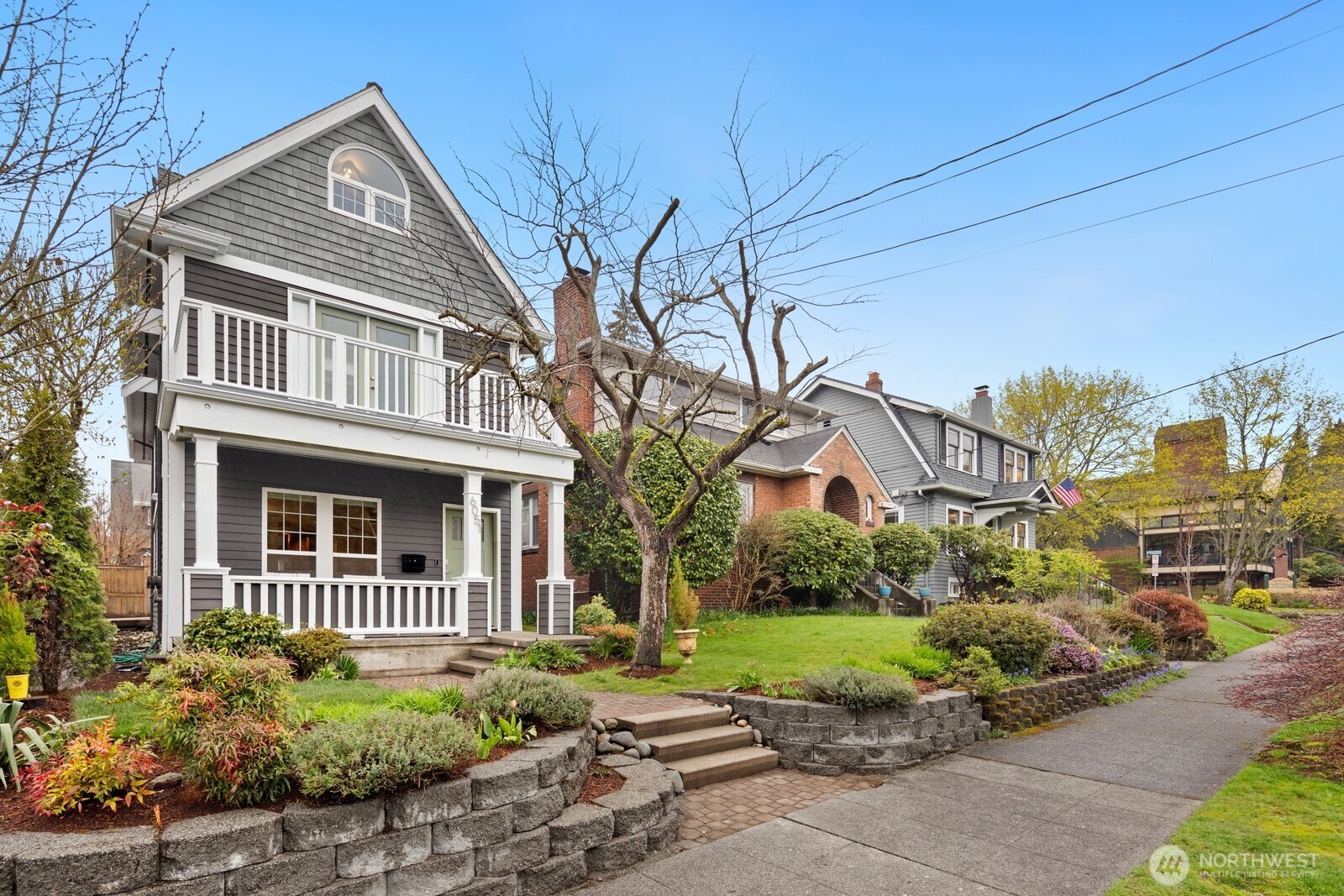 6051 33rd Avenue Northeast Seattle, WA 98115 - Photo 2 of 28