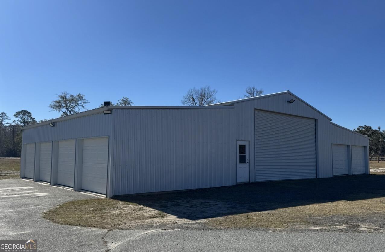 3932 Wilkerson Road Valdosta, GA 31606 - Photo 9 of 12 a backyard of a house