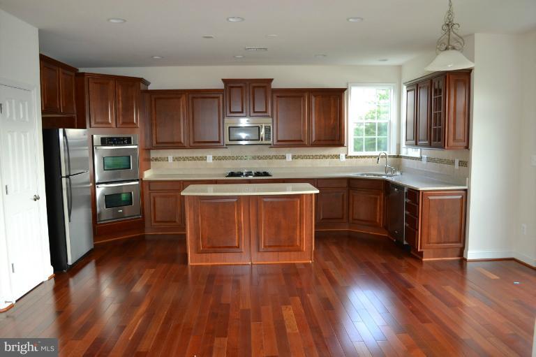 6712 Broadview Road Baltimore, MD 21209 - Photo 3 of 7 Kitchen