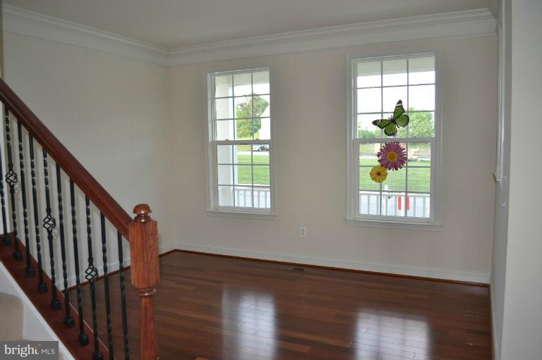 6712 Broadview Road Baltimore, MD 21209 - Photo 5 of 7 Living Room