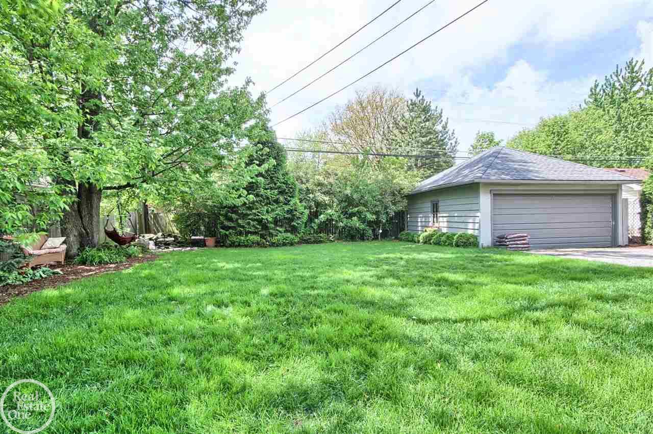1045 Harvard Road Grosse Pointe Park, MI 48230 - Photo 3 of 29