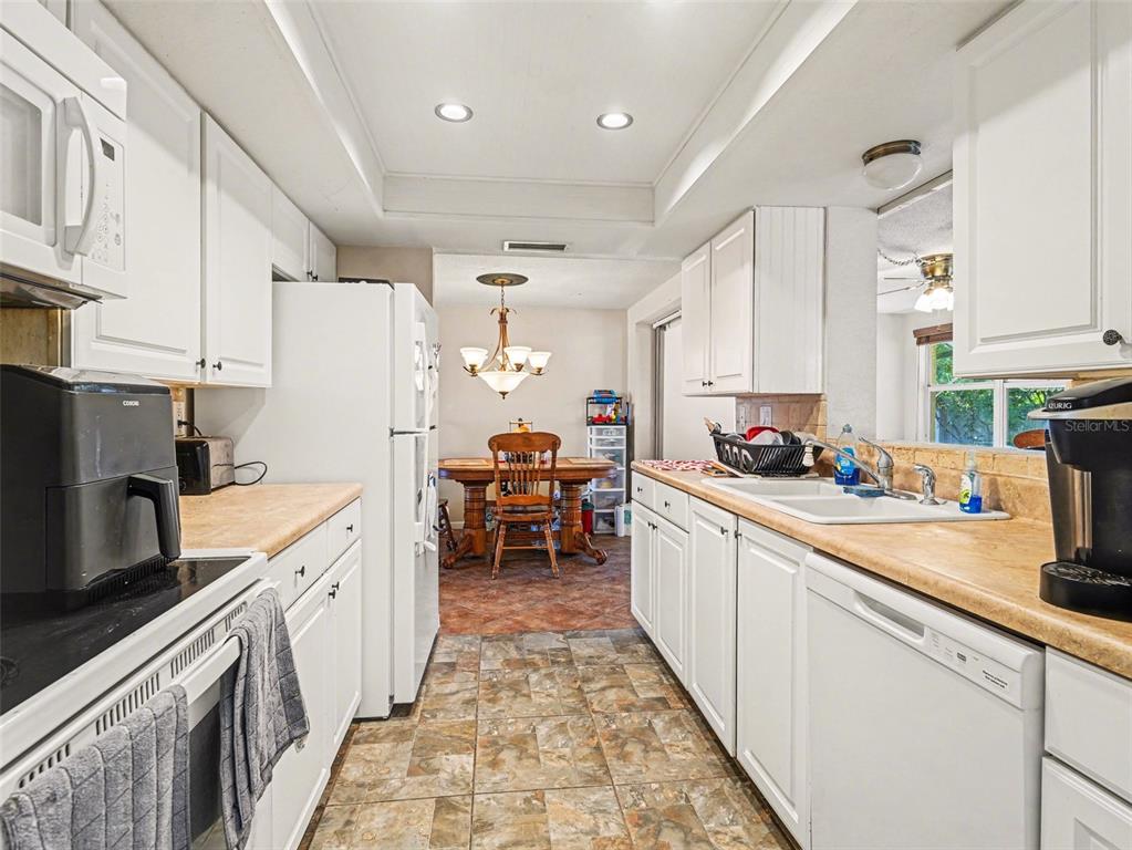 3468 Roslyn Road Venice, FL 34293 - Photo 8 of 24