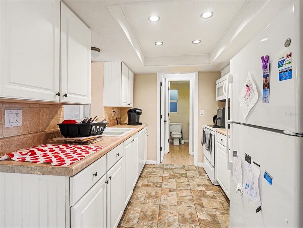 3468 Roslyn Road Venice, FL 34293 - Photo 9 of 24