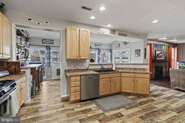 $425,000 | 5 Panama Court, Carneys Point, NJ 08069