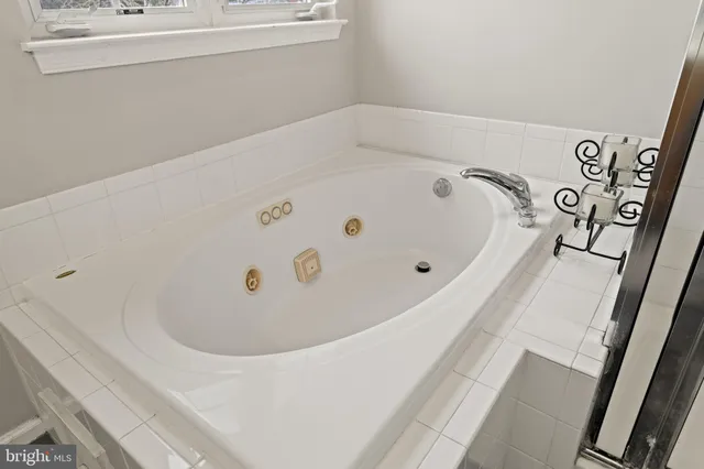 $425,000 | 5 Panama Court, Carneys Point, NJ 08069