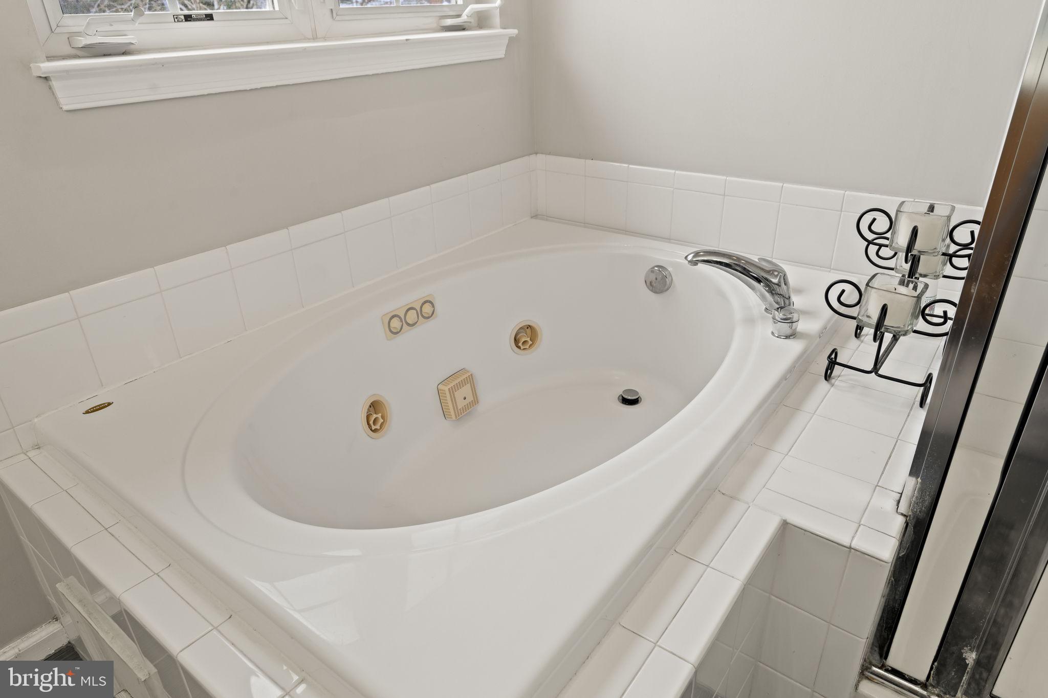 5 Panama Court Carneys Point, NJ 08069 - Photo 28 of 36 a bathroom with a bathtub