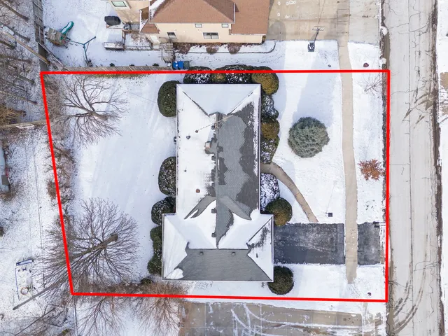 $699,900 | 661 Willow Road, Naperville, IL 60540