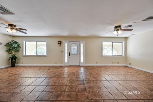 418 North Inyo Street Ridgecrest, CA 93555 - Photo 6 of 35 a view of an empty room with a window