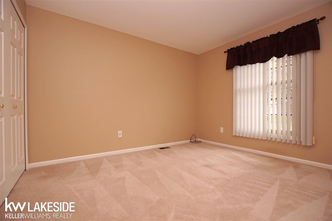 49536 Roxbury Court Utica, MI 48315 - Photo 17 of 20