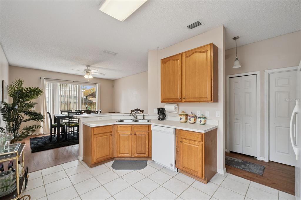 367 Hickory Springs Place DeBary, FL 32713 - Photo 12 of 34