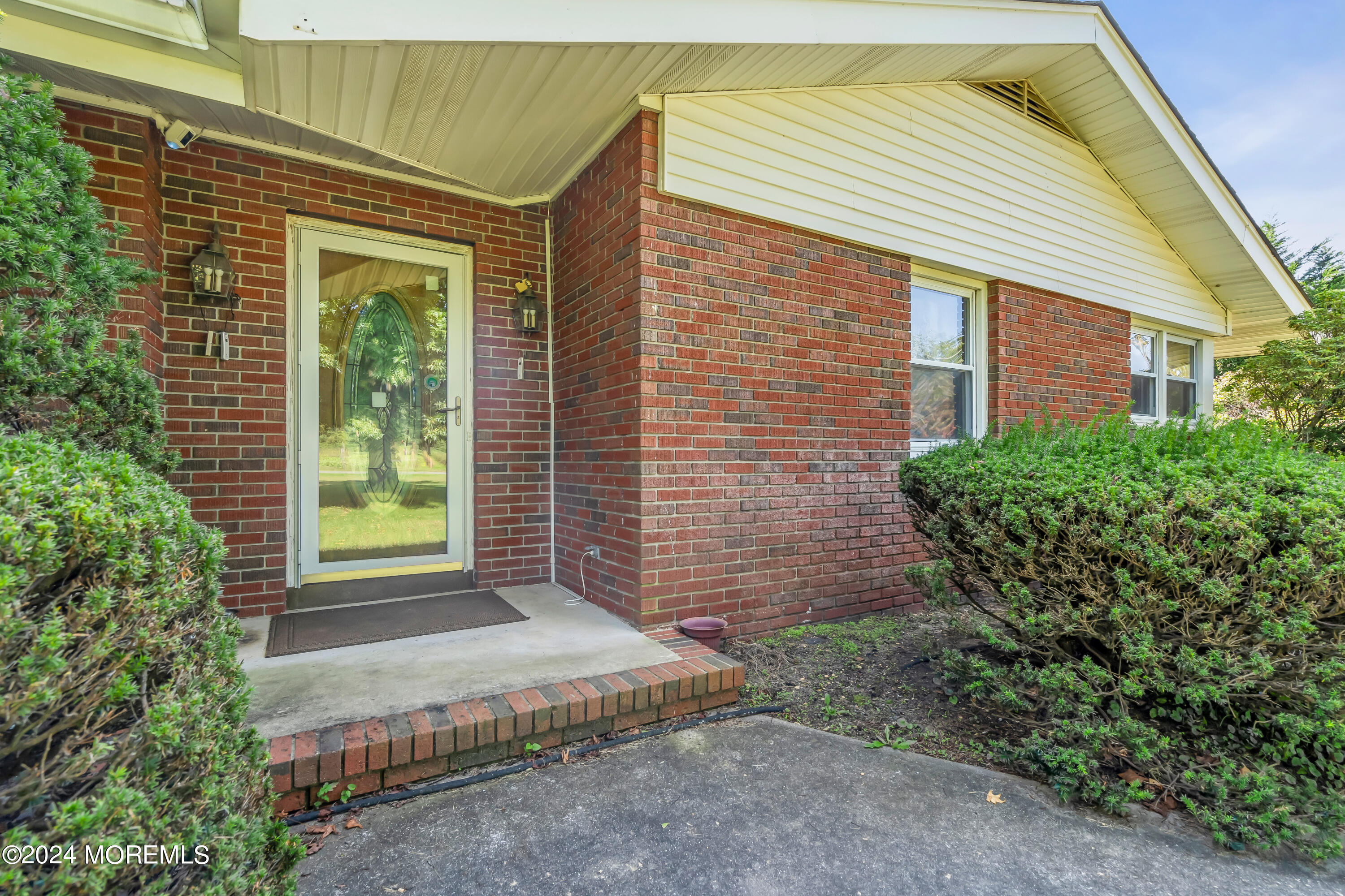1521 Silverton Road Toms River, NJ 08755 - Photo 5 of 59 a view of a backyard with plants