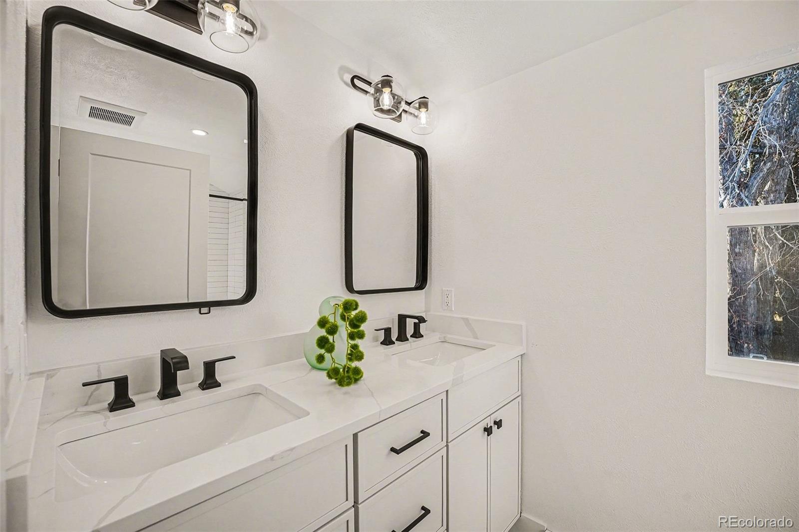 3825 South Peach Way Denver, CO 80237 - Photo 11 of 22