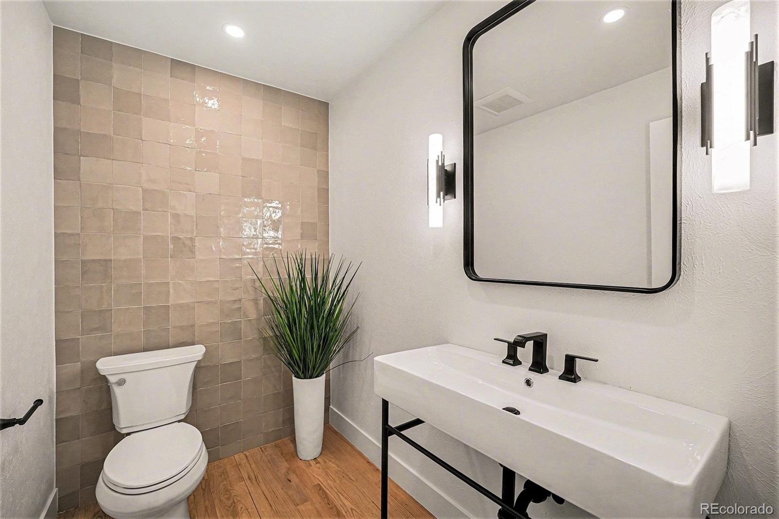 3825 South Peach Way Denver, CO 80237 - Photo 5 of 22