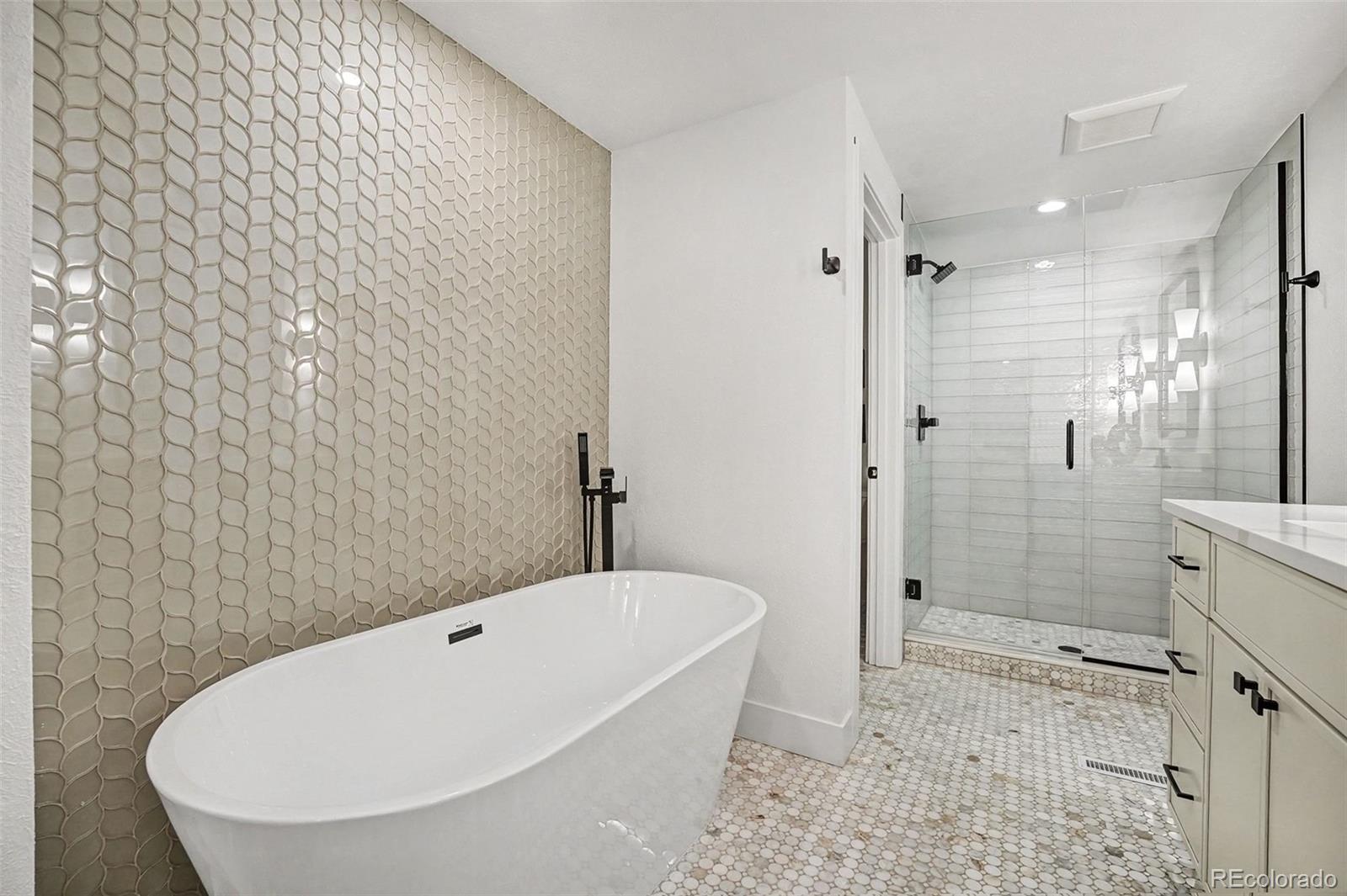 3825 South Peach Way Denver, CO 80237 - Photo 9 of 22