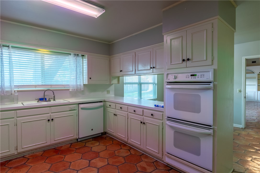 1307 Lincoln Street Alice, TX 78332 - Photo 15 of 34
