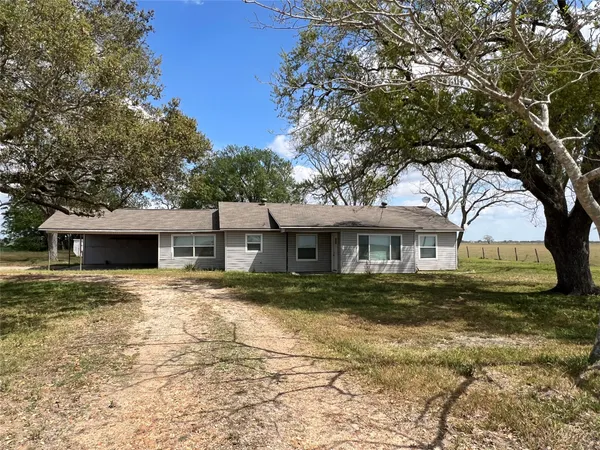 $280,000 | 2748 County Road 456, El Campo, TX 77437