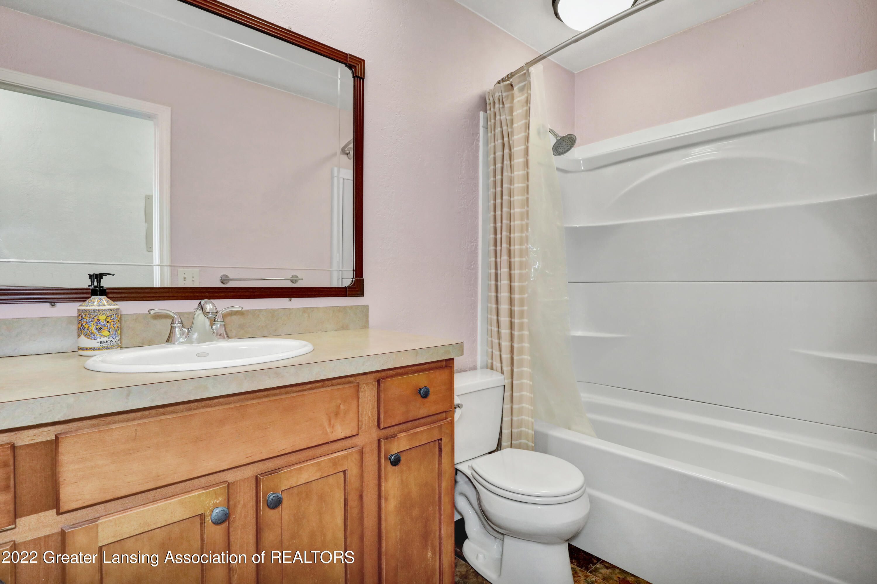1717 Maple Ridge Road, Unit 14 Haslett, MI 48840 - Photo 11 of 19 9I3A8352