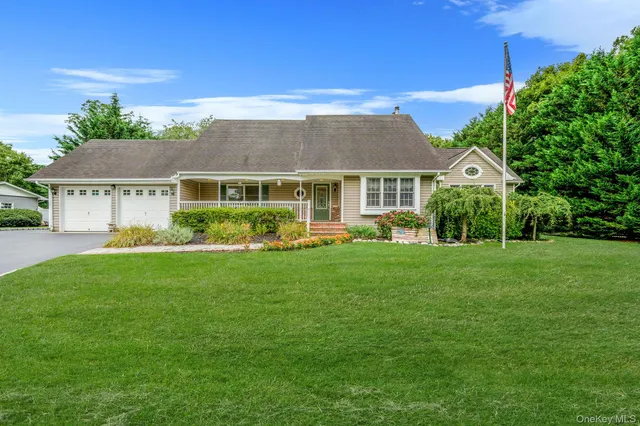 $949,997 | 10 Spyglass Lane, East Setauket, NY 11733